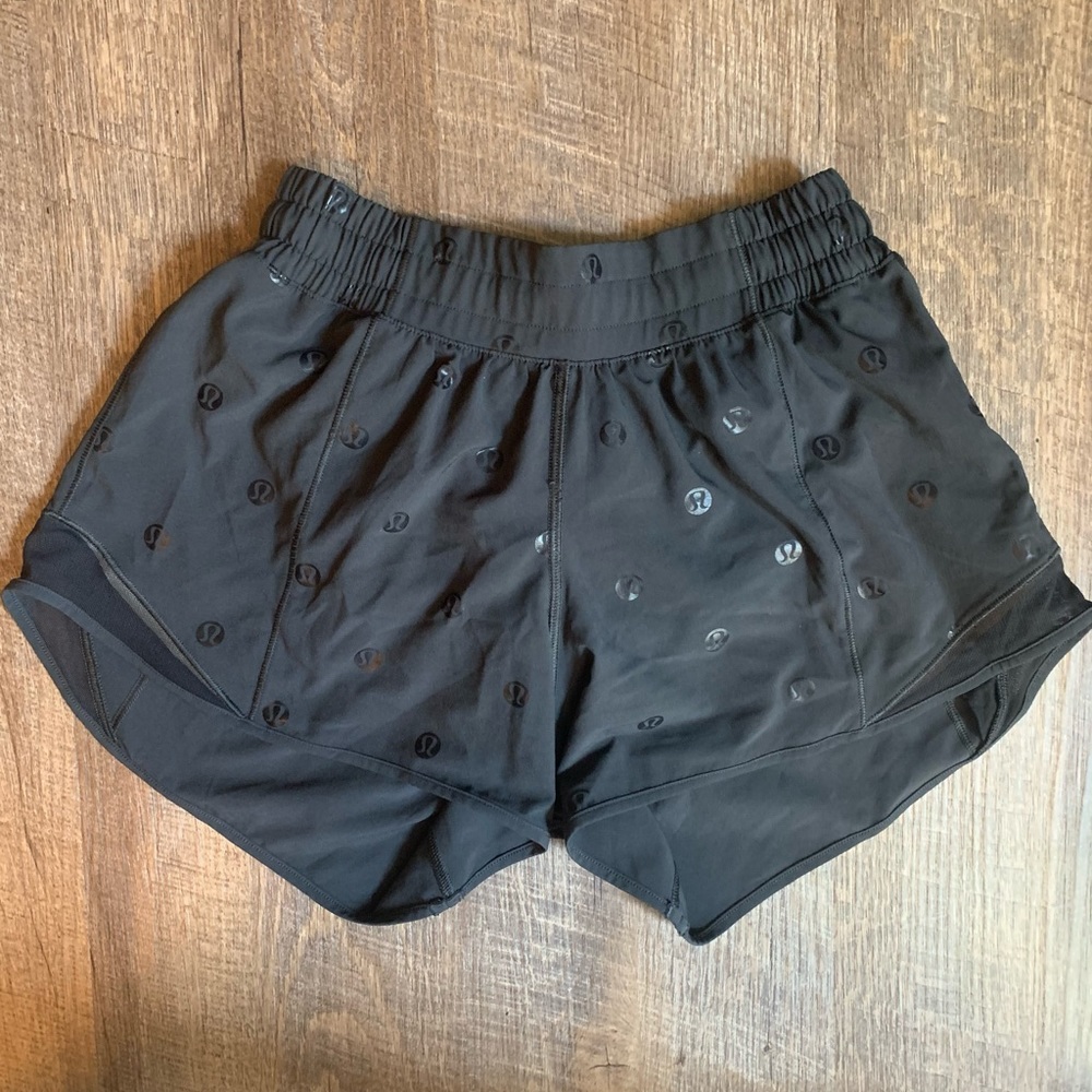 Lululemon Hotty Hot shorts 4”